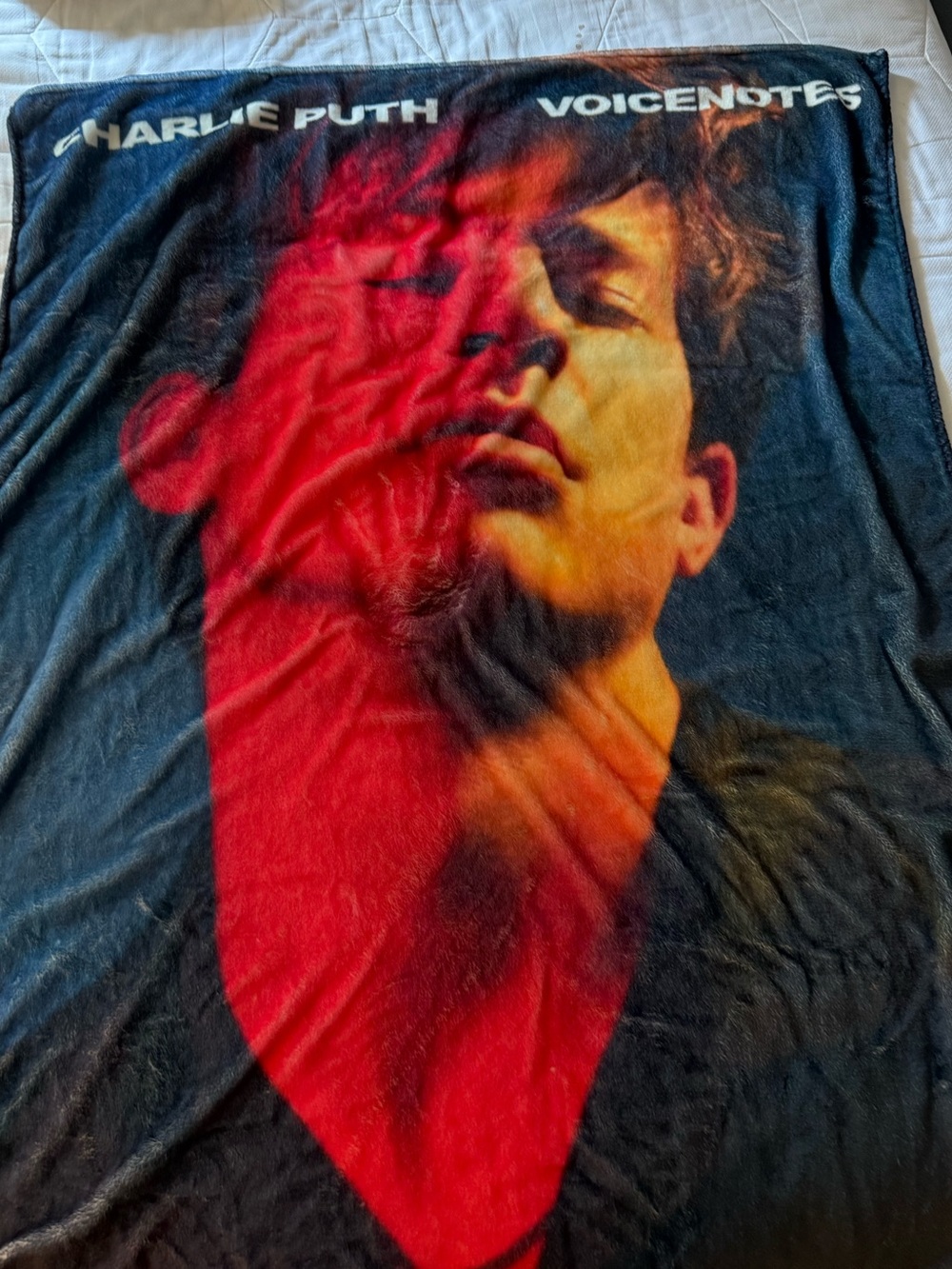 Amazon Essentials Black Red Graphic Throw Blanket
